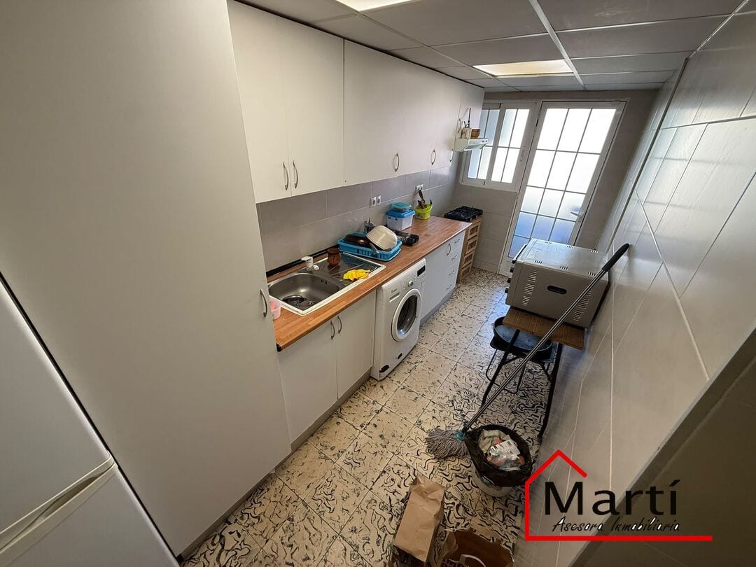Una oportunidad para inversores que buscan espacio, margen de mejora y una vivienda parcialmente actualizada - Foto 5