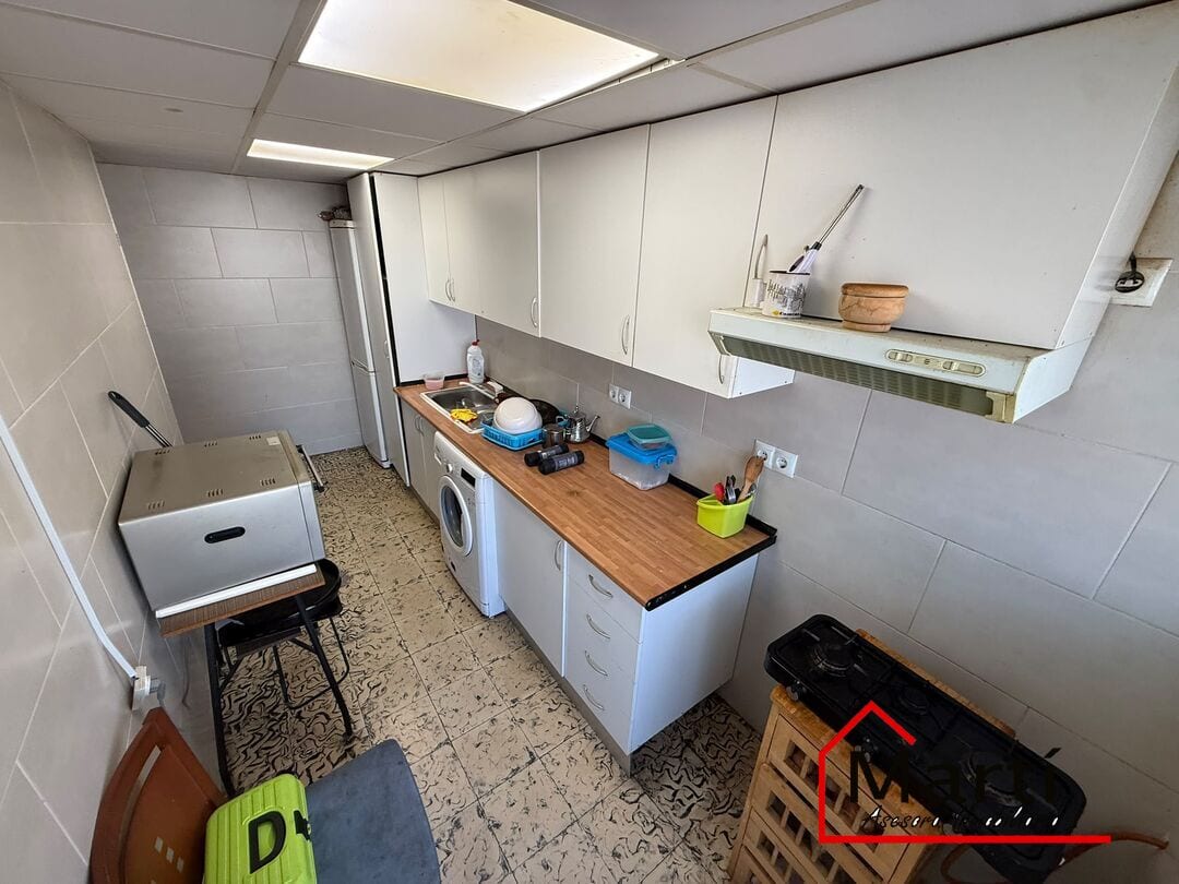Una oportunidad para inversores que buscan espacio, margen de mejora y una vivienda parcialmente actualizada - Foto 6