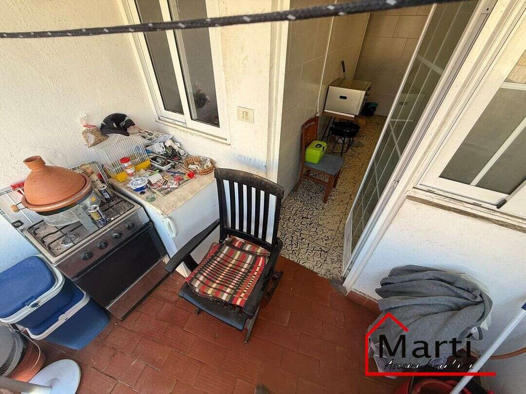 Una oportunidad para inversores que buscan espacio, margen de mejora y una vivienda parcialmente actualizada - Foto 8