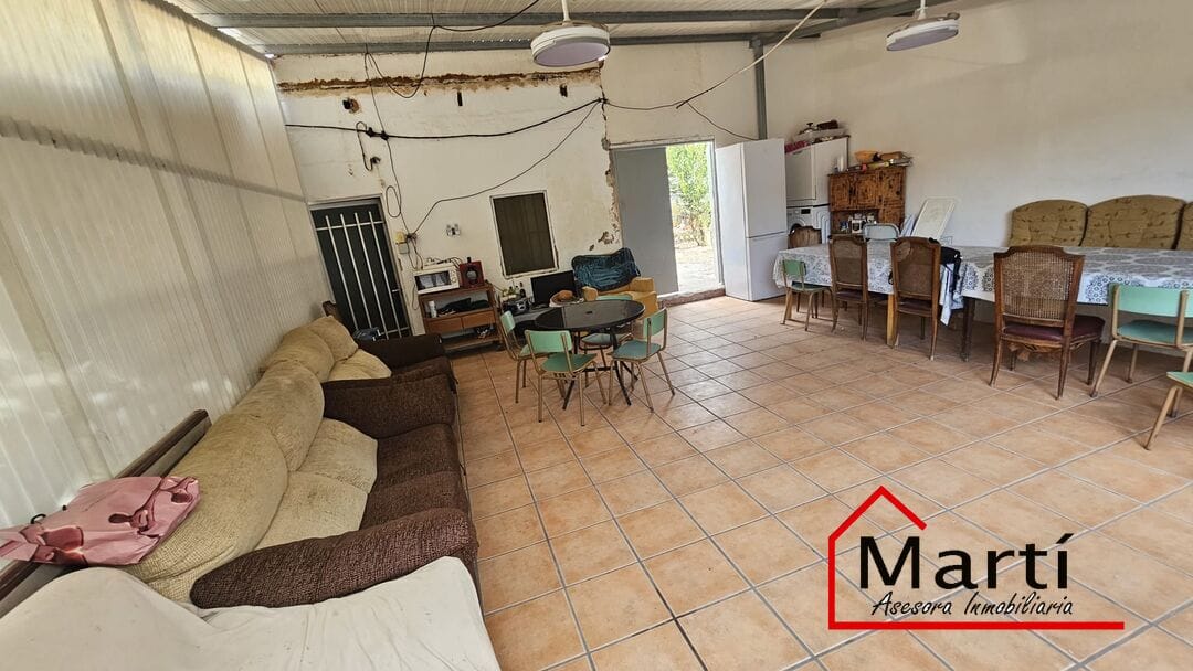 Gran parcela urbana con piscina y vivienda para reformar