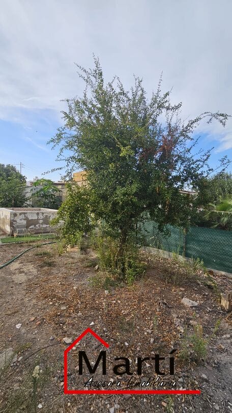 Gran parcela urbana con piscina y vivienda para reformar