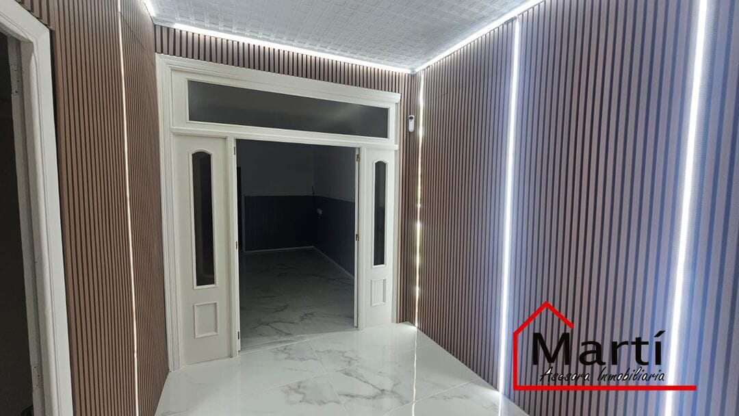 Chalet esquinero reformado de 4 habitaciones con terraza en Burriana