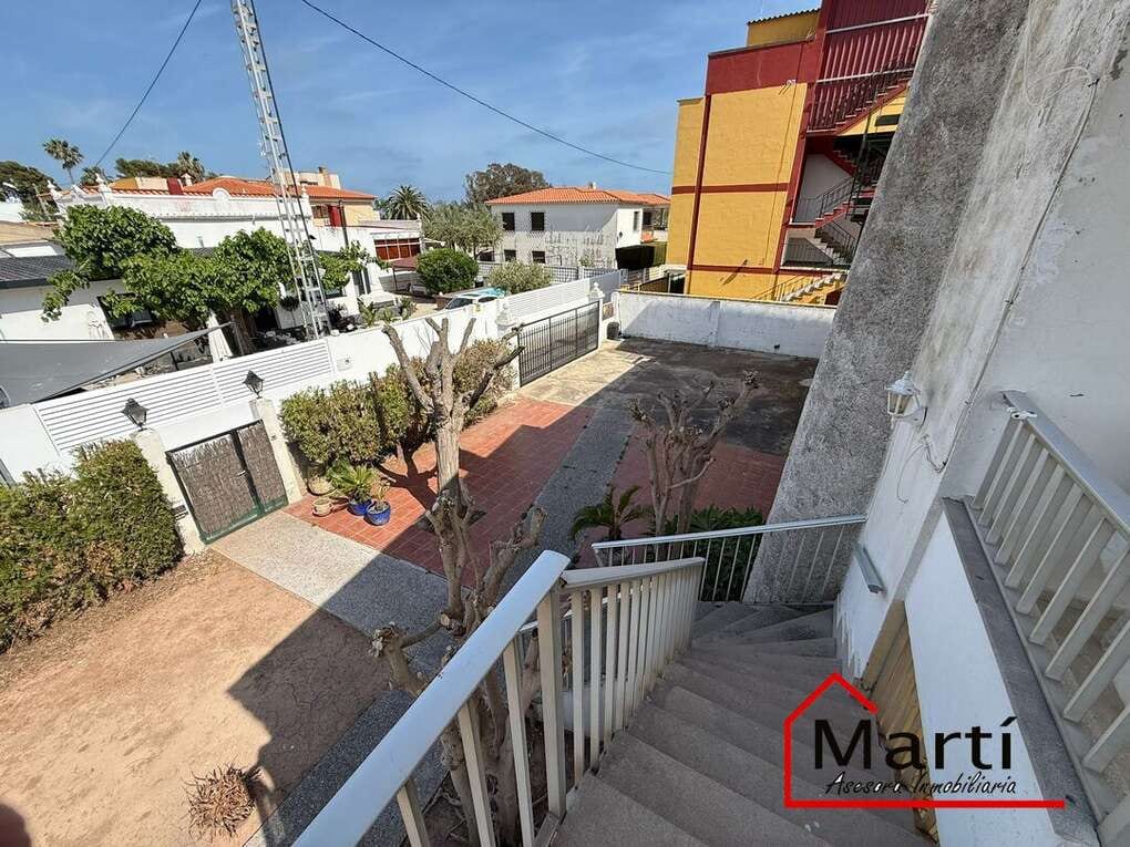 Chalet a 100 metros de la playa en el Grao, 8 habitaciones ideal para dos familias - Foto 10