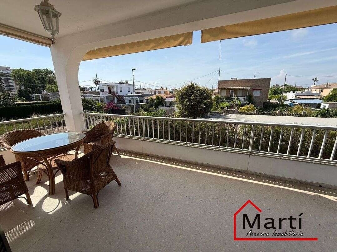 Chalet a 100 metros de la playa en el Grao, 8 habitaciones ideal para dos familias - Foto 12