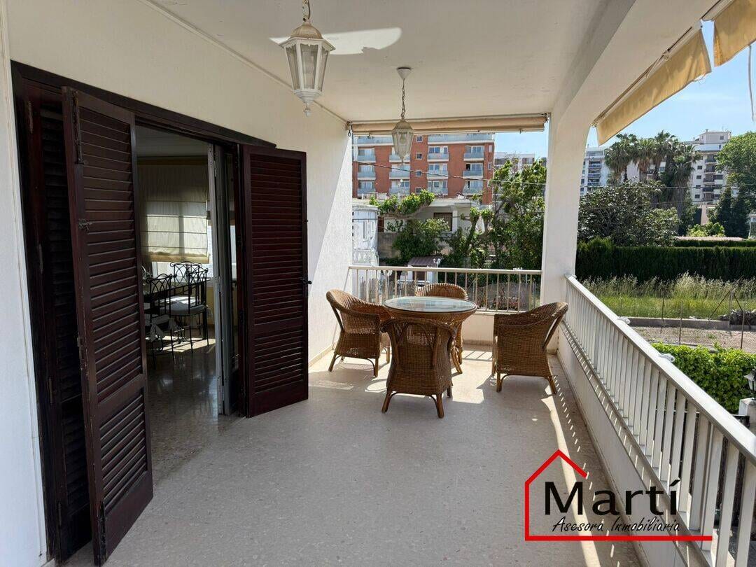 Chalet a 100 metros de la playa en el Grao, 8 habitaciones ideal para dos familias - Foto 17