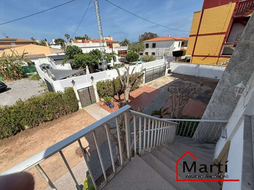 Chalet a 100 metros de la playa en el Grao, 8 habitaciones ideal para dos familias - Foto 22