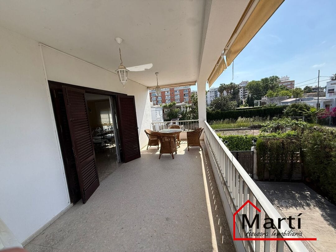 Chalet a 100 metros de la playa en el Grao, 8 habitaciones ideal para dos familias - Foto 24