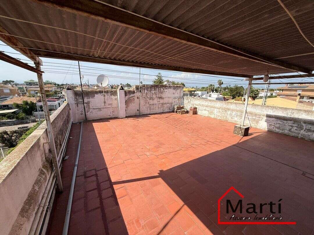 Chalet a 100 metros de la playa en el Grao, 8 habitaciones ideal para dos familias - Foto 33