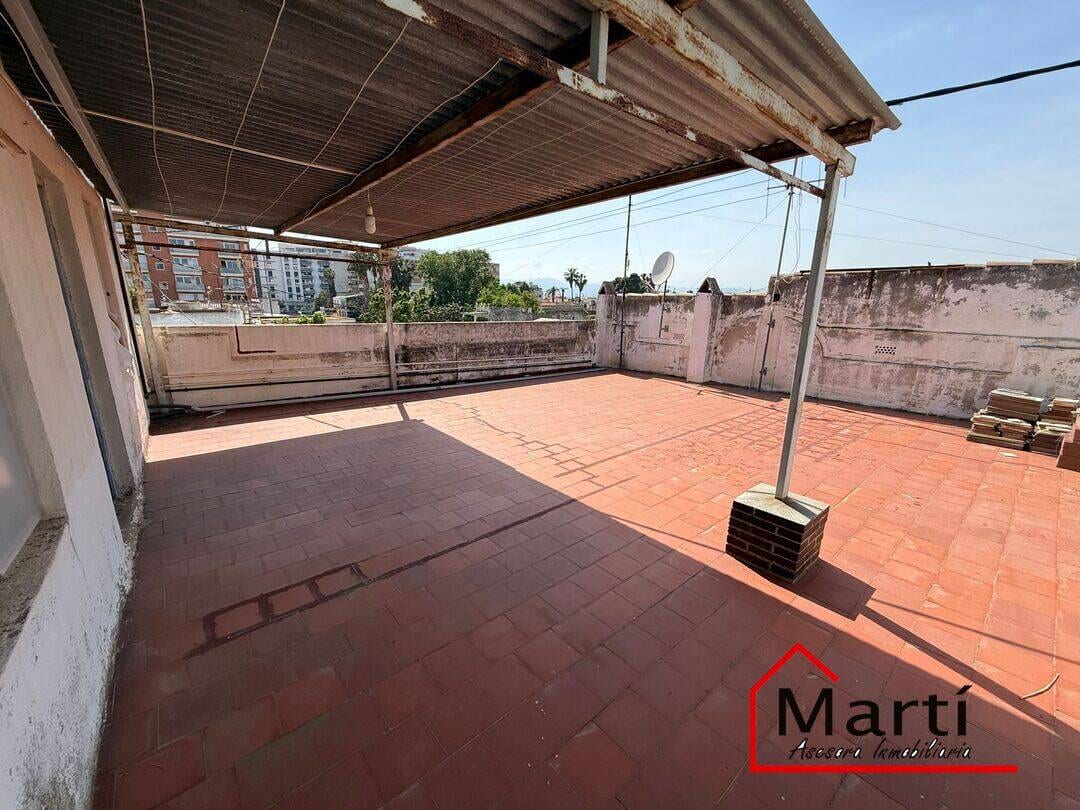 Chalet a 100 metros de la playa en el Grao, 8 habitaciones ideal para dos familias - Foto 35