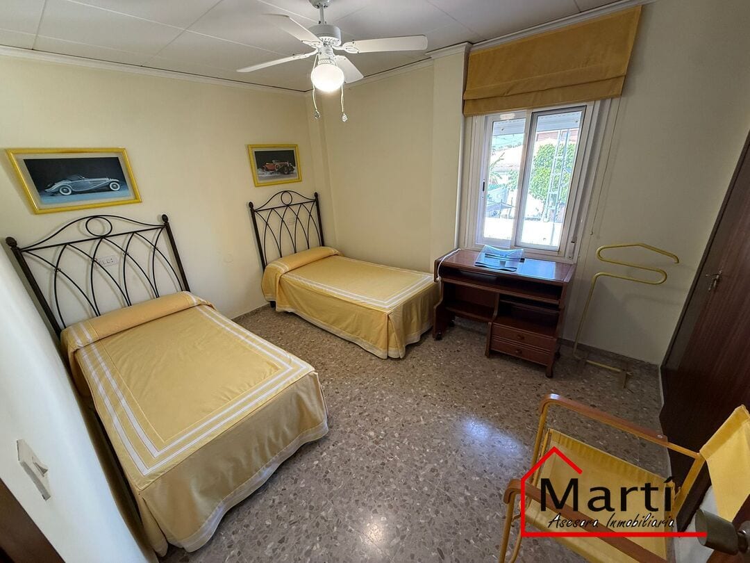 Chalet a 100 metros de la playa en el Grao, 8 habitaciones ideal para dos familias - Foto 37
