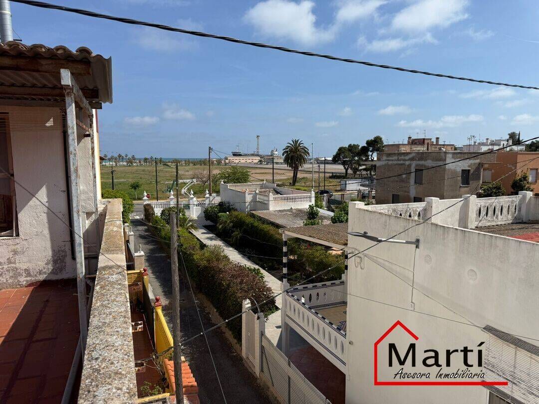 Chalet a 100 metros de la playa en el Grao, 8 habitaciones ideal para dos familias - Foto 42
