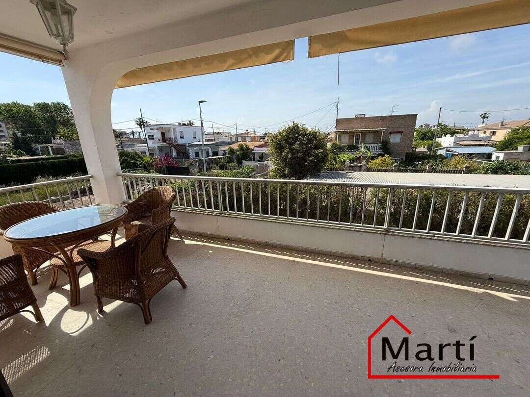 Chalet a 100 metros de la playa en el Grao, 8 habitaciones ideal para dos familias - Foto 48