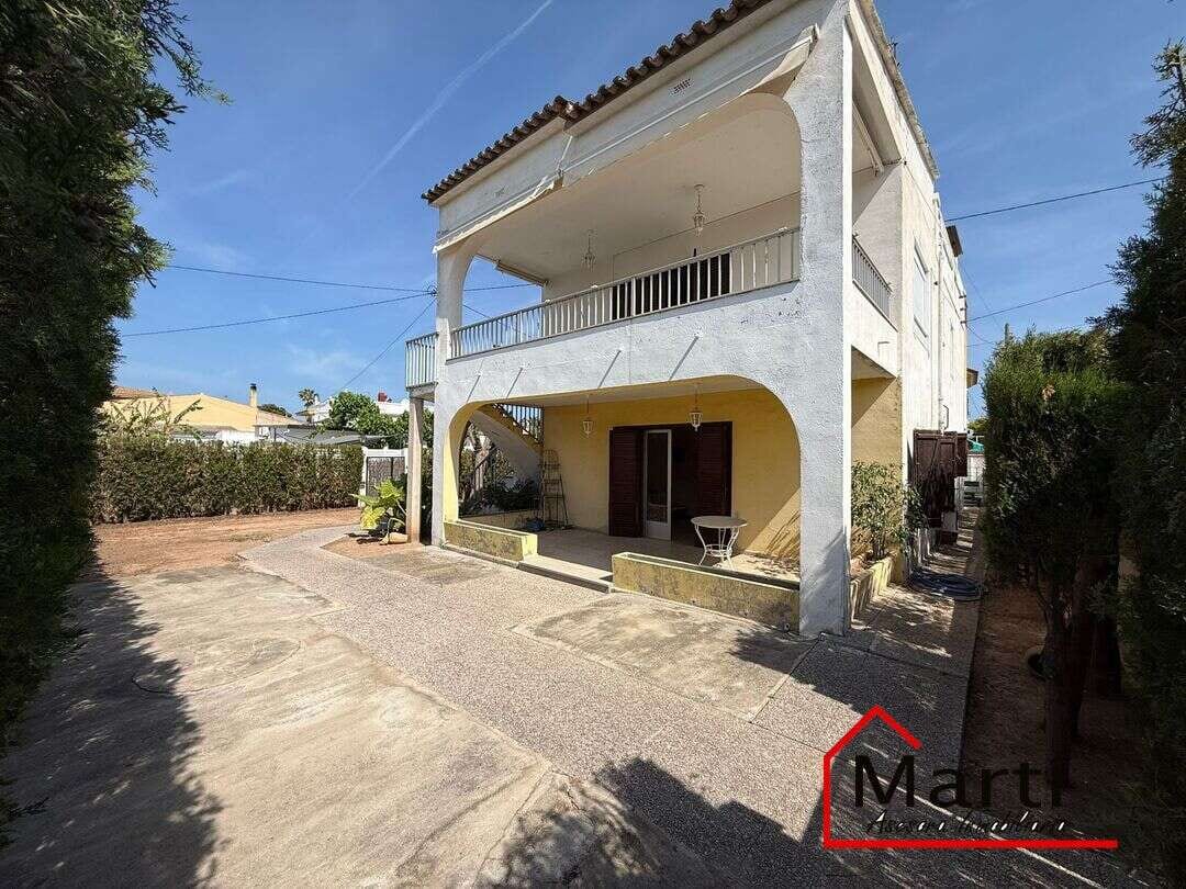 Chalet a 100 metros de la playa en el Grao, 8 habitaciones ideal para dos familias - Foto 6