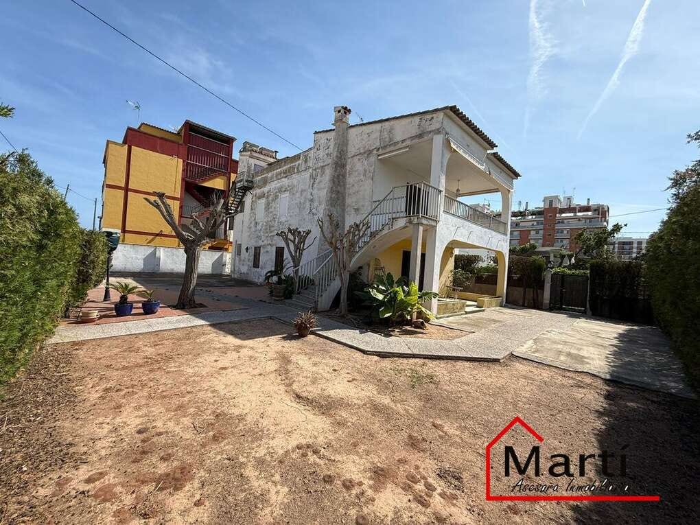 Chalet a 100 metros de la playa en el Grao, 8 habitaciones ideal para dos familias - Foto 7