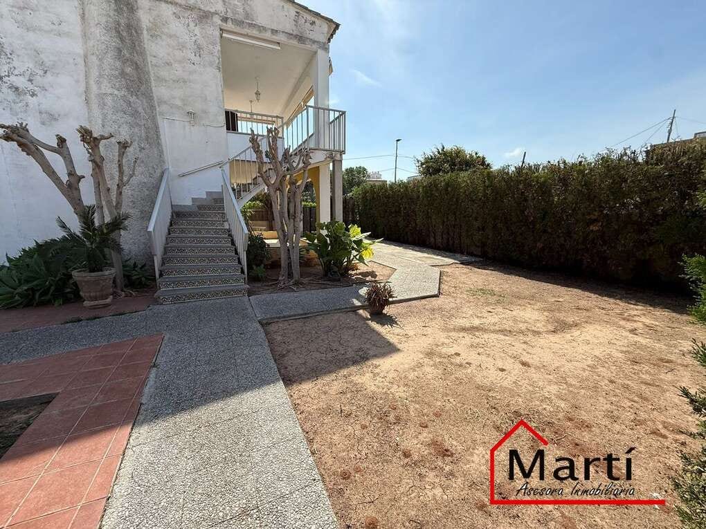 Chalet a 100 metros de la playa en el Grao, 8 habitaciones ideal para dos familias - Foto 8