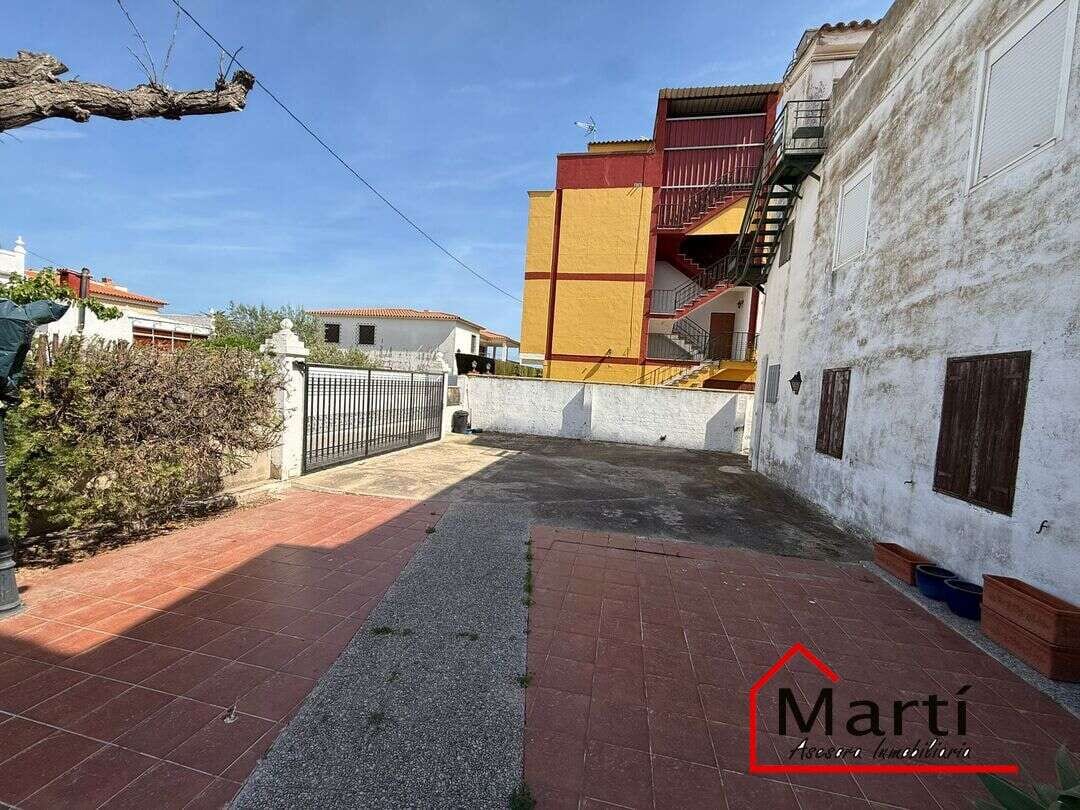 Chalet a 100 metros de la playa en el Grao, 8 habitaciones ideal para dos familias - Foto 9