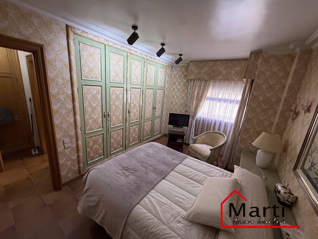 Casa amplia de tres plantas en zona céntrica, con múltiples espacios y terrazas - Foto 11