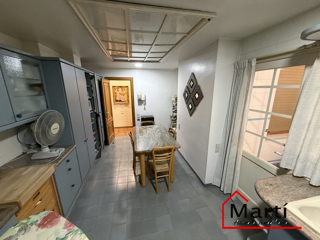 Casa amplia de tres plantas en zona céntrica, con múltiples espacios y terrazas - Foto 14