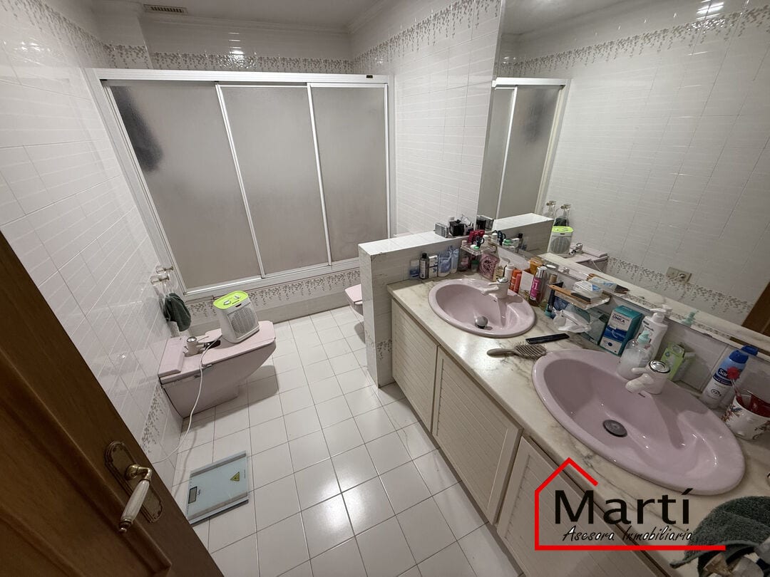 Casa amplia de tres plantas en zona céntrica, con múltiples espacios y terrazas - Foto 19