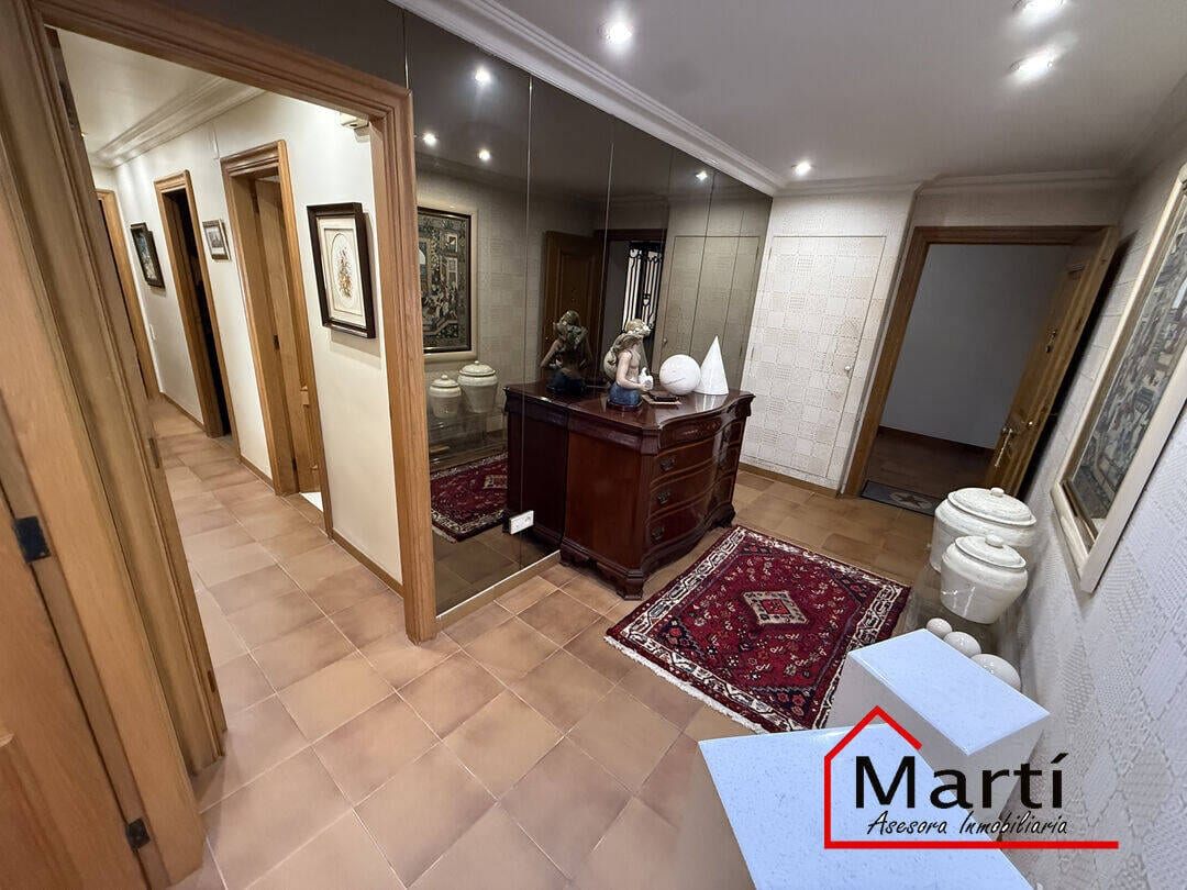 Casa amplia de tres plantas en zona céntrica, con múltiples espacios y terrazas - Foto 21