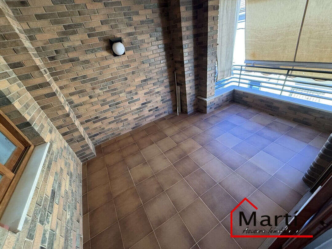 Casa amplia de tres plantas en zona céntrica, con múltiples espacios y terrazas - Foto 23