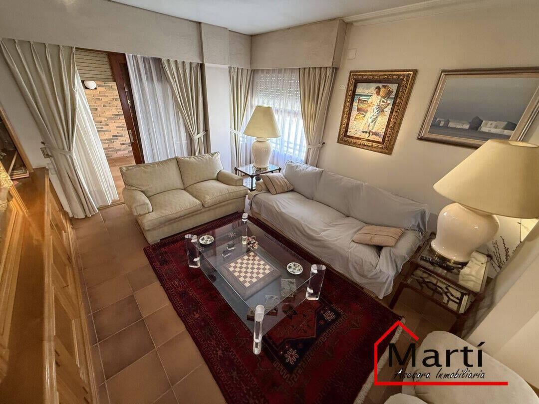 Casa amplia de tres plantas en zona céntrica, con múltiples espacios y terrazas - Foto 25