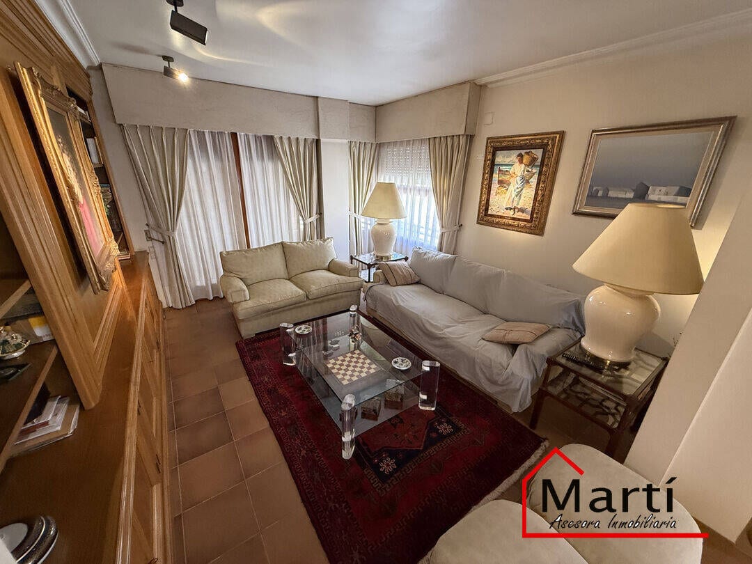 Casa amplia de tres plantas en zona céntrica, con múltiples espacios y terrazas - Foto 26