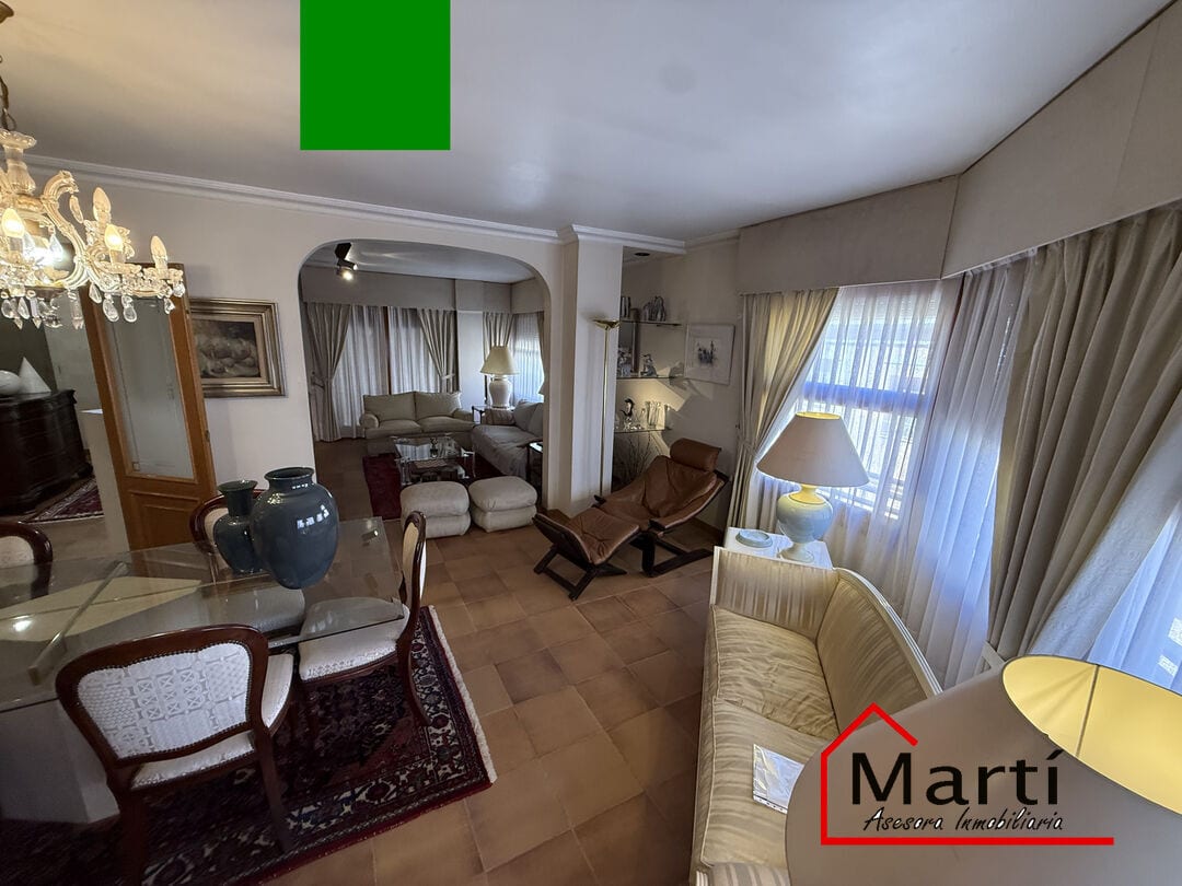Casa amplia de tres plantas en zona céntrica, con múltiples espacios y terrazas - Foto 28