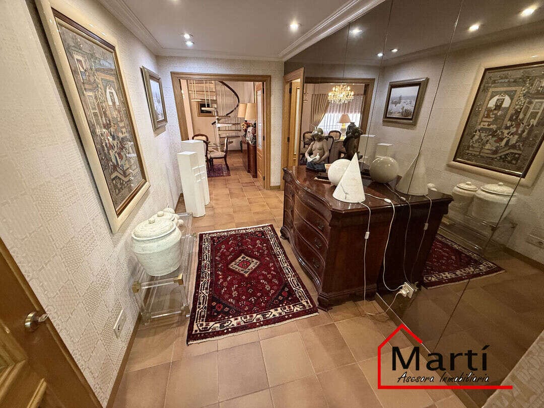 Casa amplia de tres plantas en zona céntrica, con múltiples espacios y terrazas - Foto 31