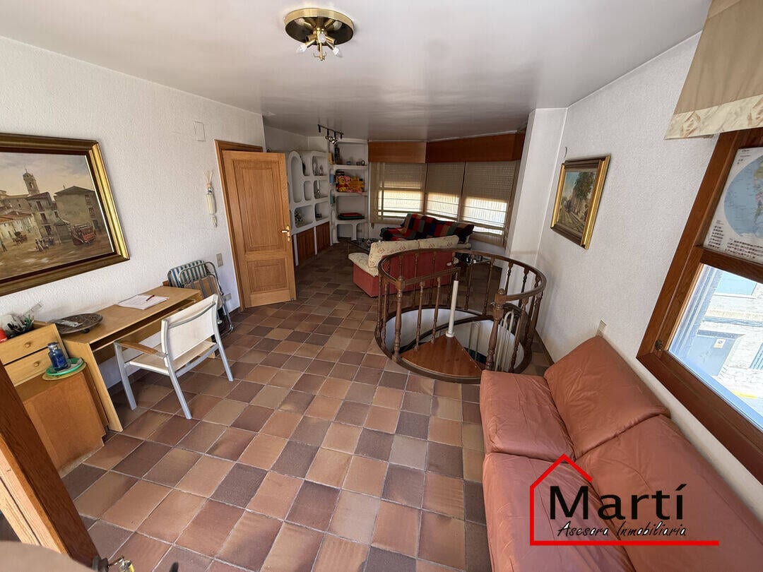 Casa amplia de tres plantas en zona céntrica, con múltiples espacios y terrazas - Foto 34
