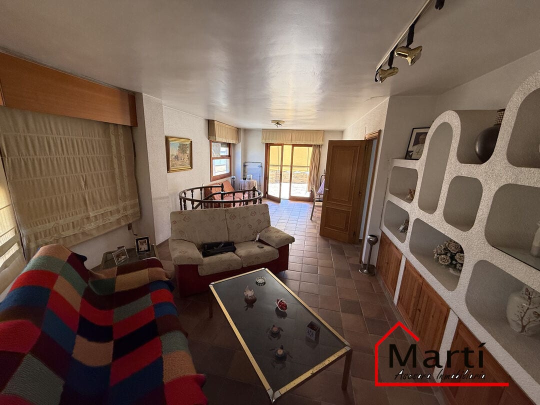 Casa amplia de tres plantas en zona céntrica, con múltiples espacios y terrazas - Foto 35