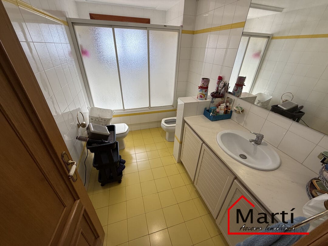 Casa amplia de tres plantas en zona céntrica, con múltiples espacios y terrazas - Foto 37