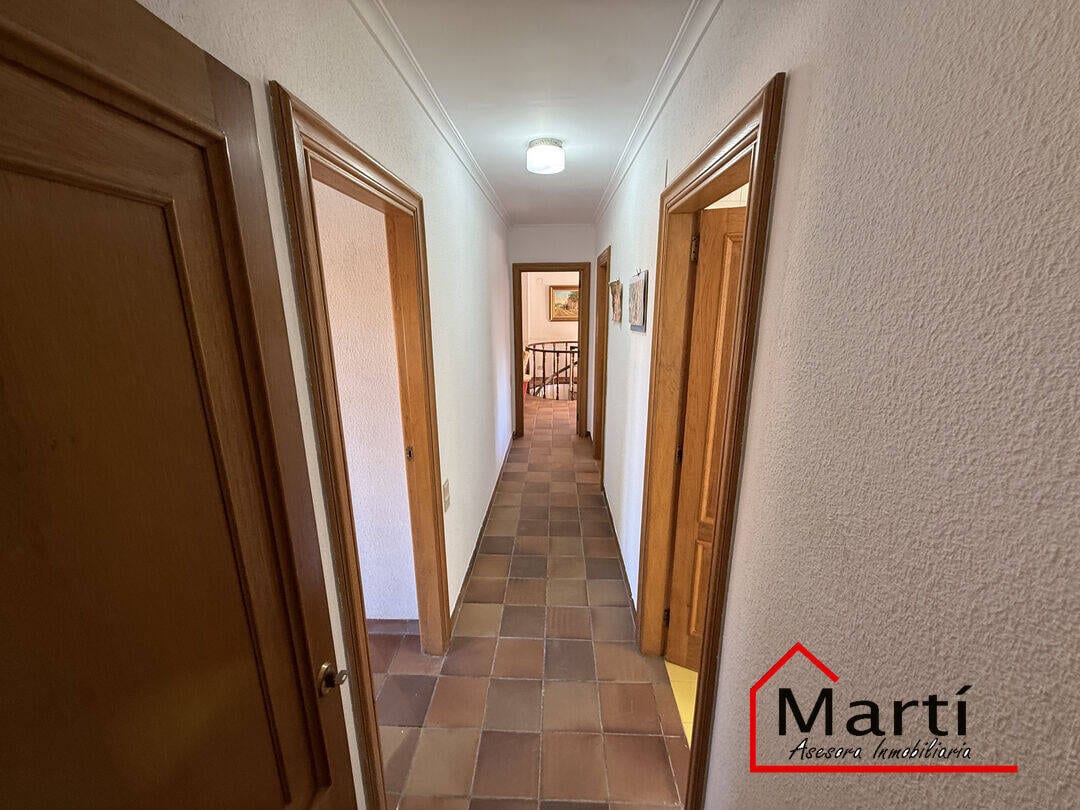 Casa amplia de tres plantas en zona céntrica, con múltiples espacios y terrazas - Foto 38