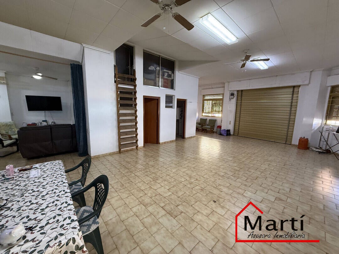 Casa amplia de tres plantas en zona céntrica, con múltiples espacios y terrazas - Foto 3
