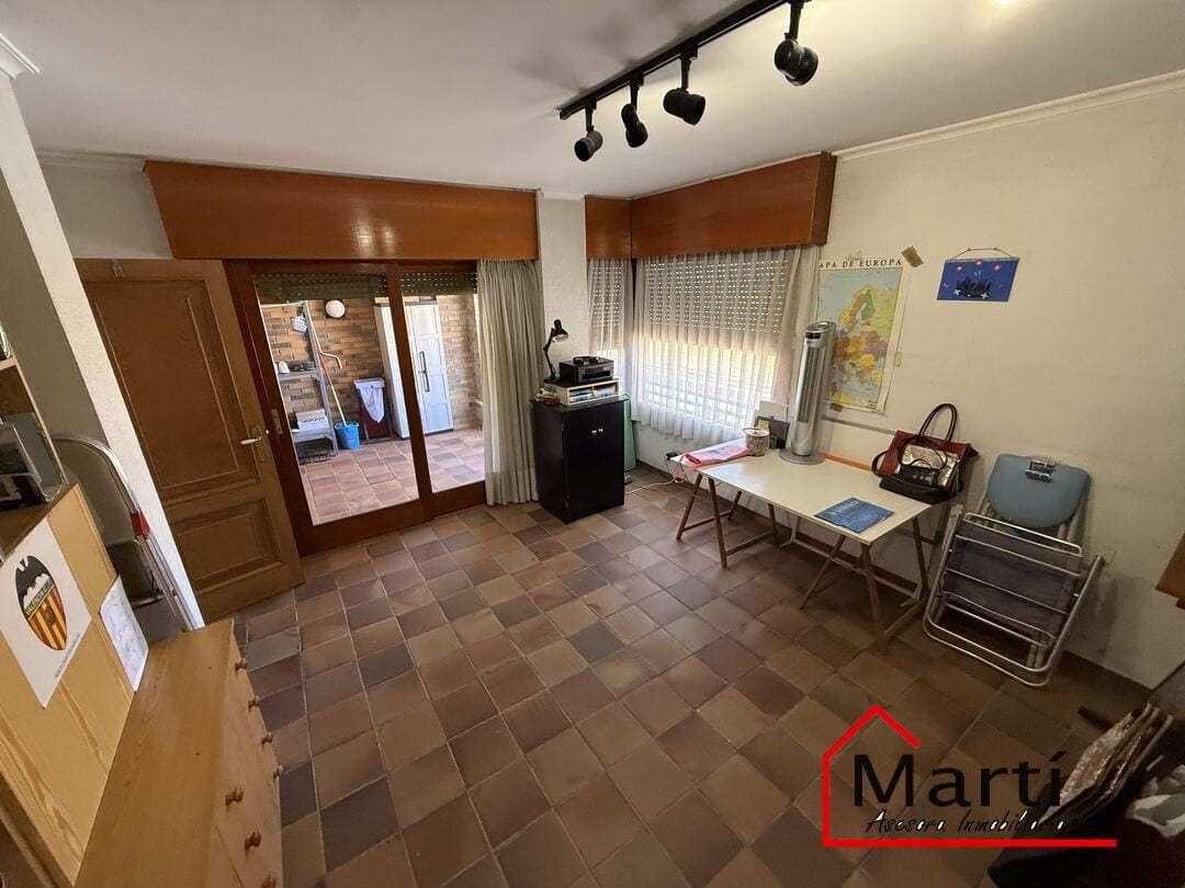 Casa amplia de tres plantas en zona céntrica, con múltiples espacios y terrazas - Foto 41