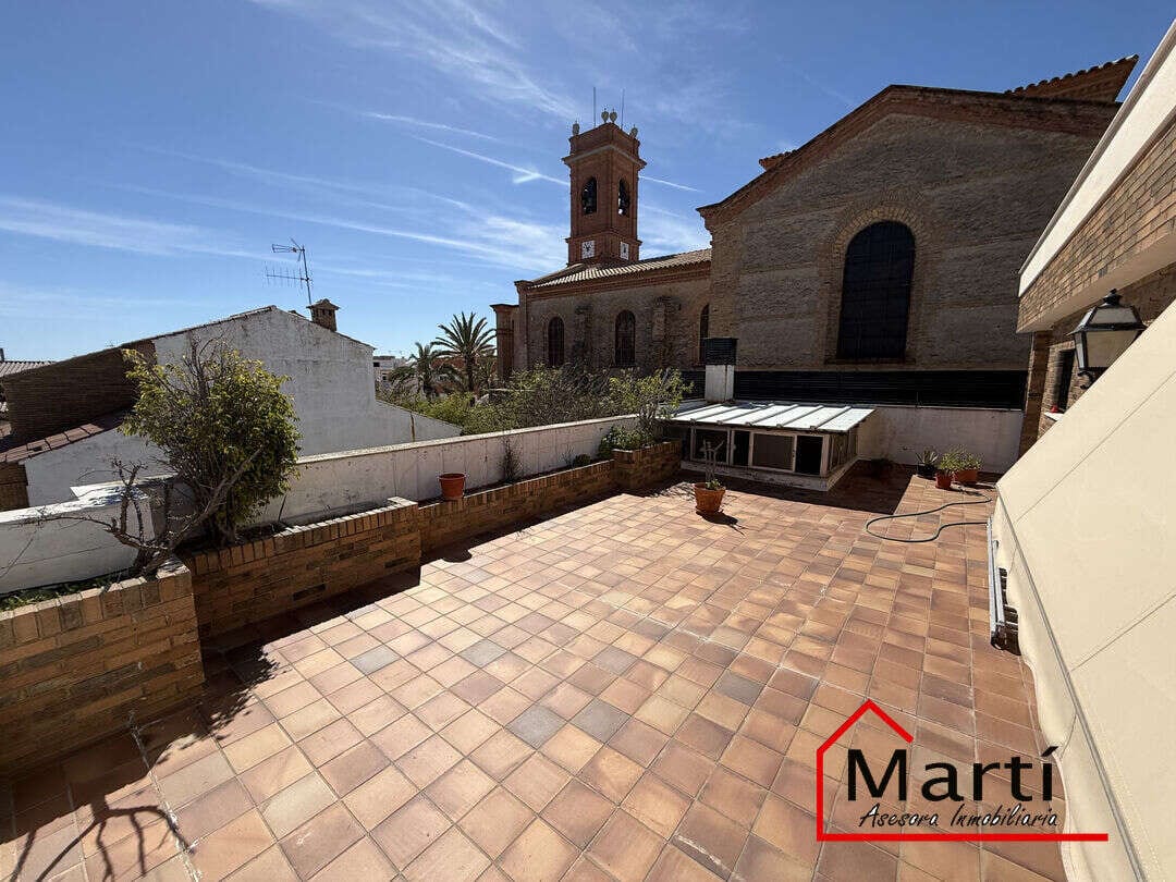 Casa amplia de tres plantas en zona céntrica, con múltiples espacios y terrazas - Foto 42