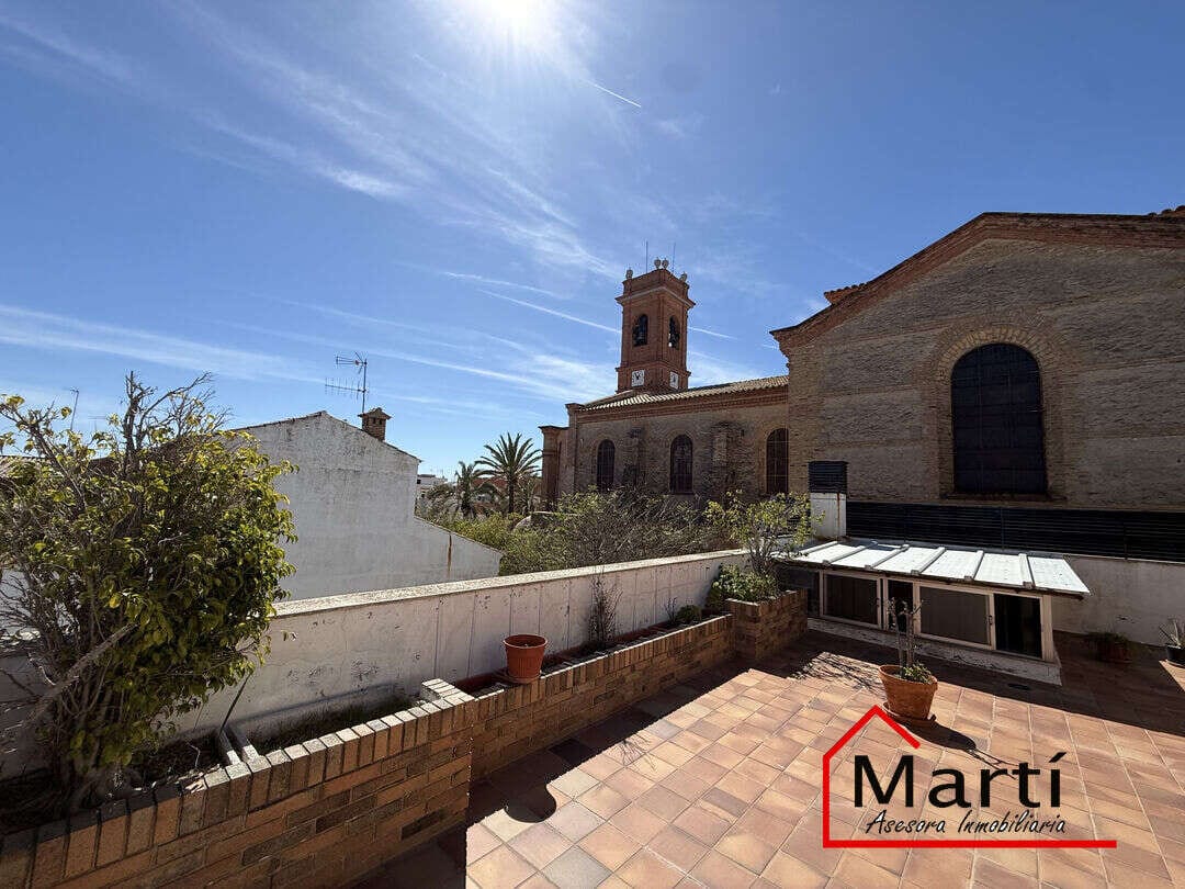 Casa amplia de tres plantas en zona céntrica, con múltiples espacios y terrazas - Foto 43