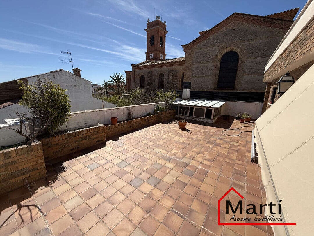 Casa amplia de tres plantas en zona céntrica, con múltiples espacios y terrazas - Foto 44