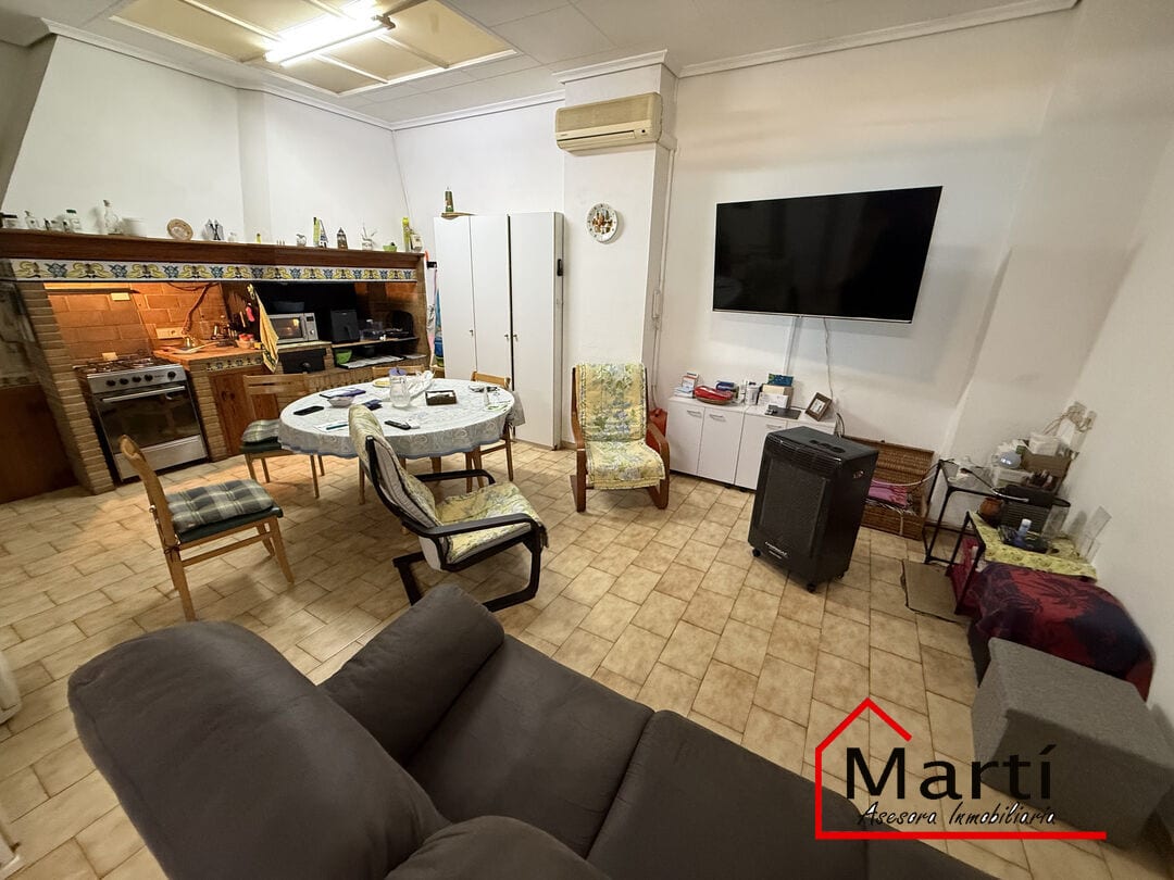 Casa amplia de tres plantas en zona céntrica, con múltiples espacios y terrazas - Foto 5