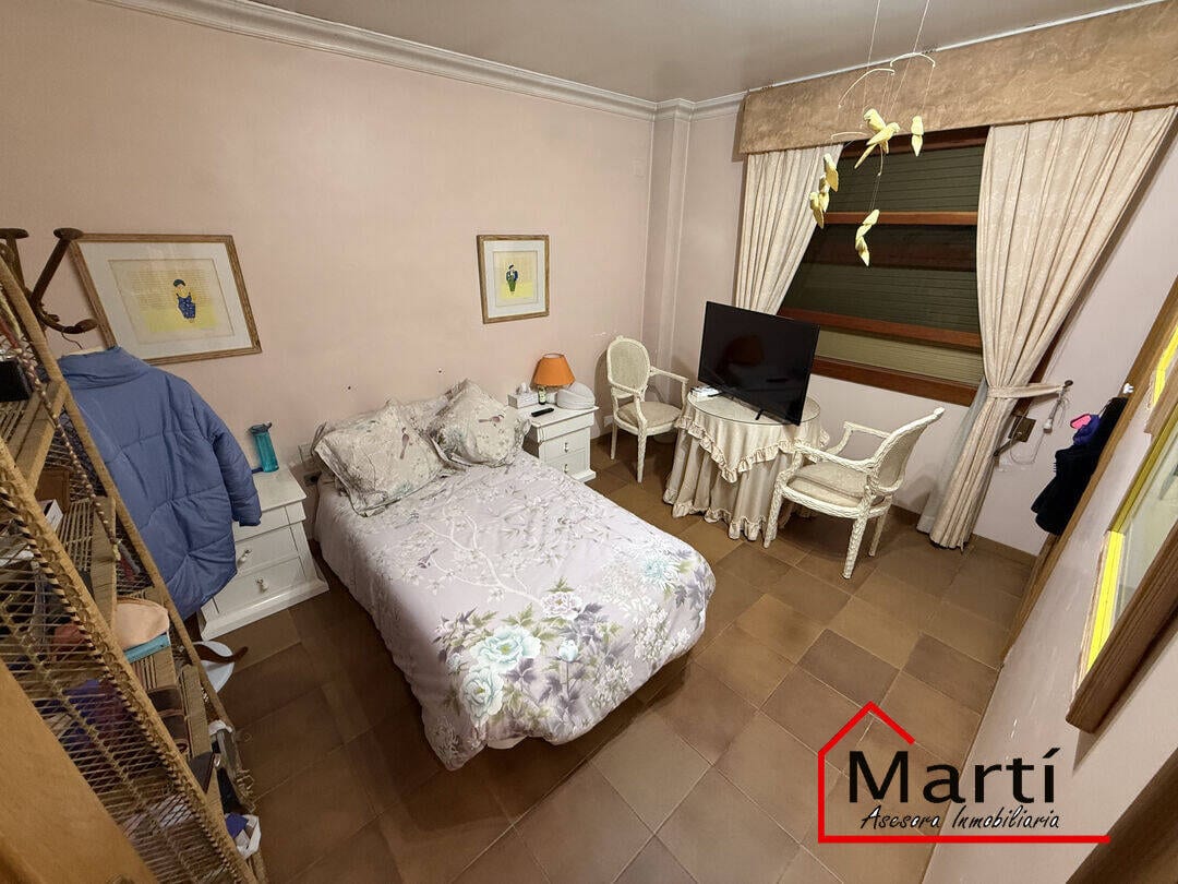Casa amplia de tres plantas en zona céntrica, con múltiples espacios y terrazas - Foto 7