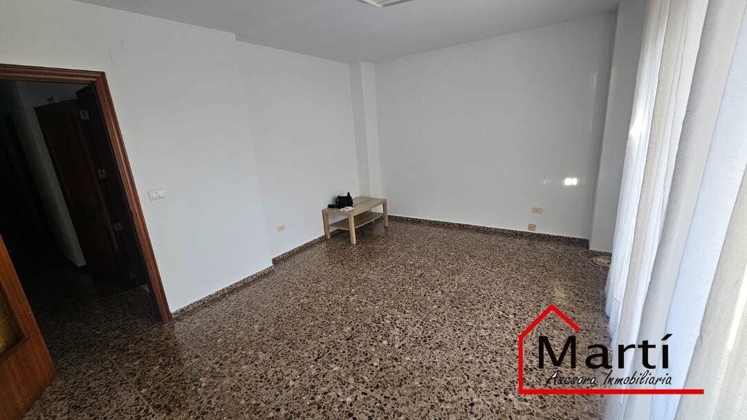 Casa unifamiliar a 100m de la playa en el Grao de Burriana con garaje para 5 coches y gran potencial - Foto 10
