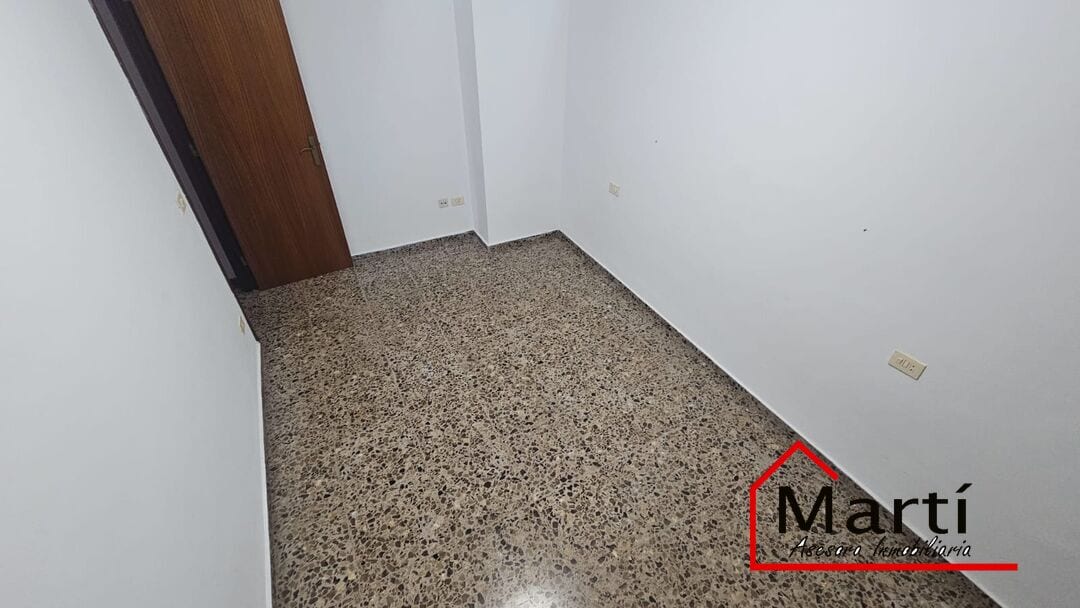 Casa unifamiliar a 100m de la playa en el Grao de Burriana con garaje para 5 coches y gran potencial - Foto 11