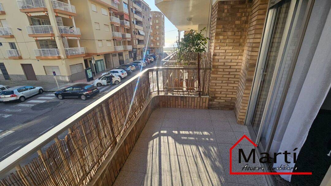 Casa unifamiliar a 100m de la playa en el Grao de Burriana con garaje para 5 coches y gran potencial