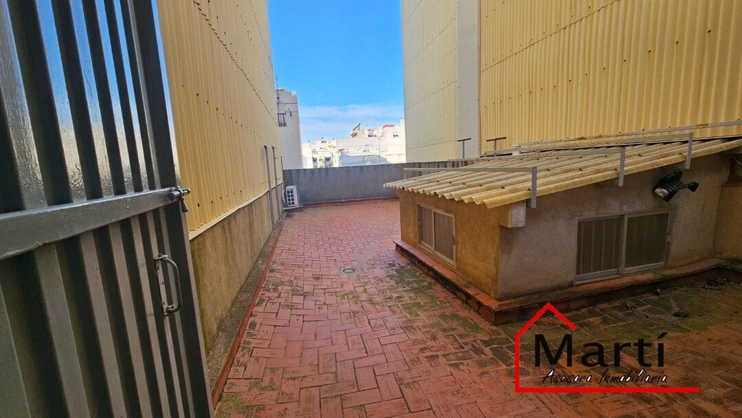 Casa unifamiliar a 100m de la playa en el Grao de Burriana con garaje para 5 coches y gran potencial - Foto 29