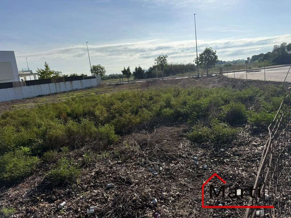 TERRENO URBANO ESQUINERO EN NOVENES DE CALATRAVA – 800 M² PARA TU PROYECTO IDEAL - Foto 1
