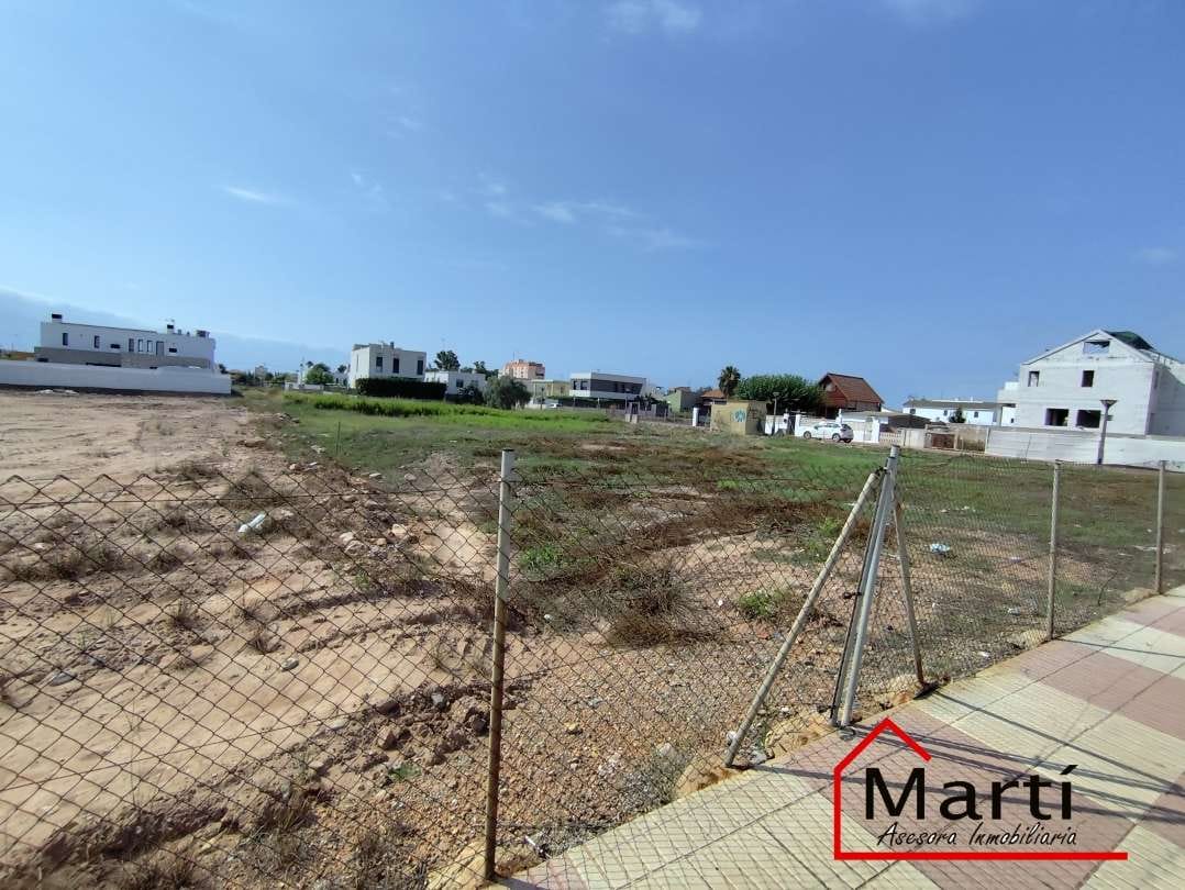 “TU CASA JUNTO AL MAR TODAVÍA NO EXISTE… PERO ESTE TERRENO SÍ”.