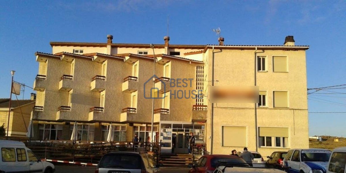 Hostal restaurante en funcionamiento a 24 kilómetros de León, en Villalobar. en Ardon - Imagen 1