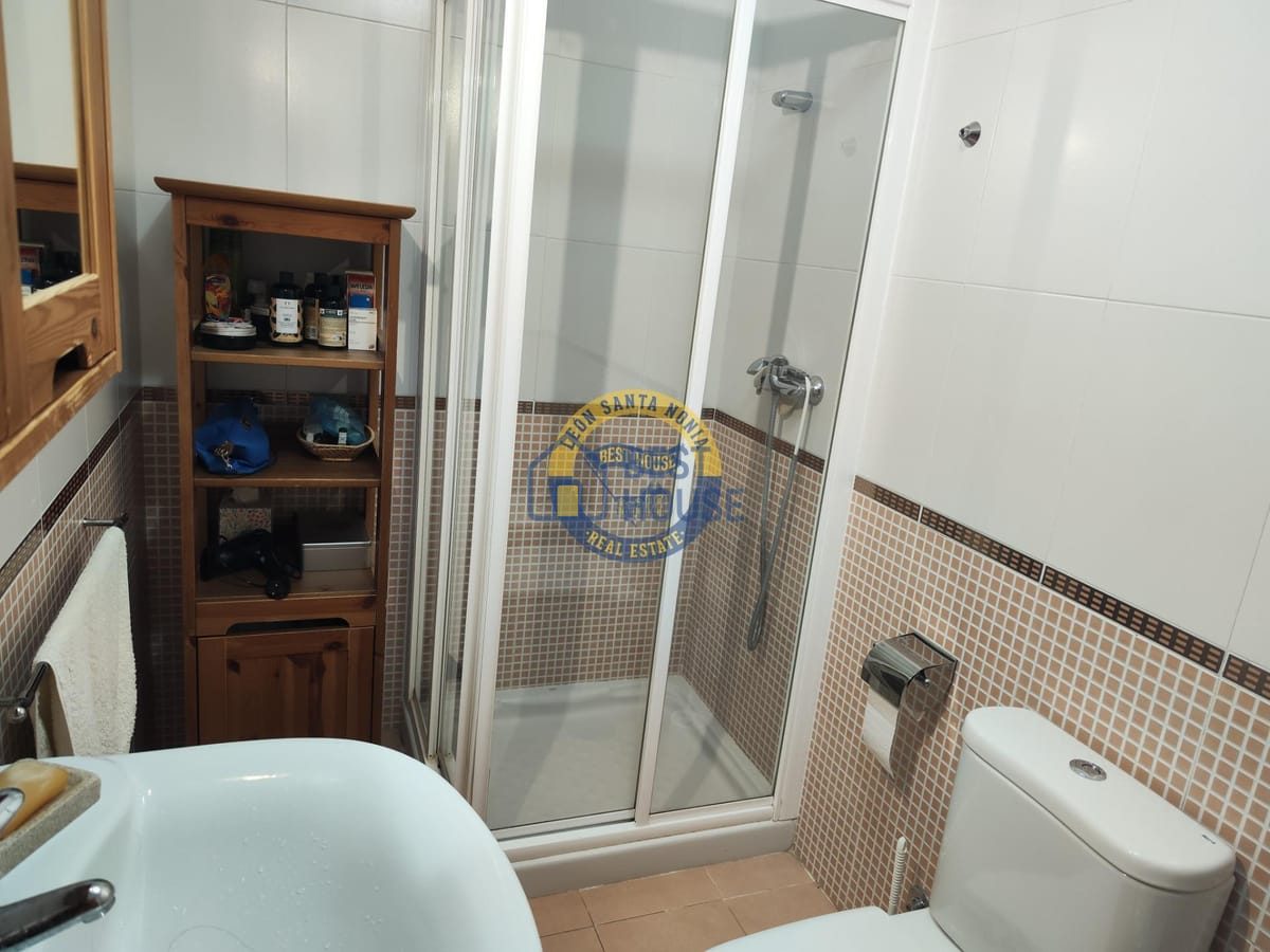 Se vende casa en Villarrodrigo de las Regueras. en Villaquilambre - Imagen 57