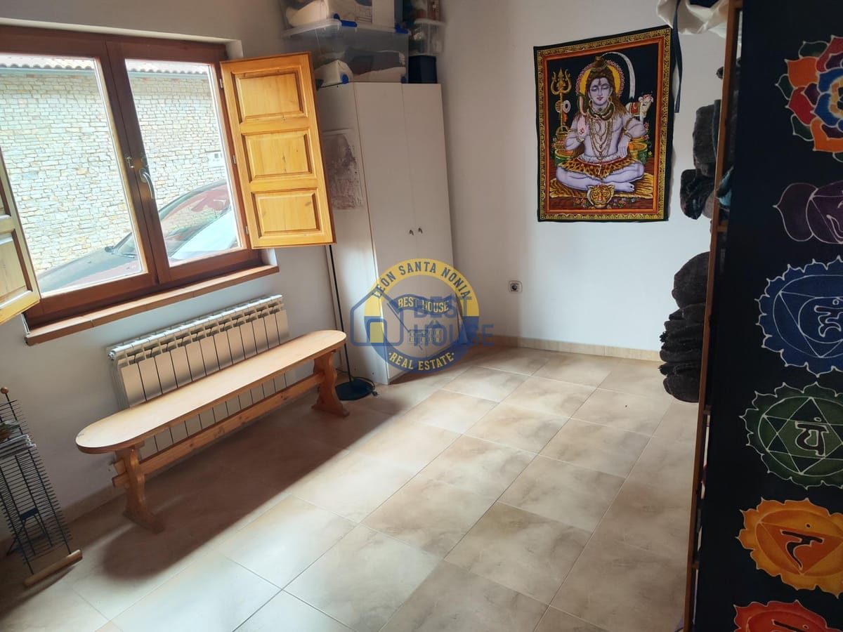 Se vende casa en Villarrodrigo de las Regueras. en Villaquilambre - Imagen 86